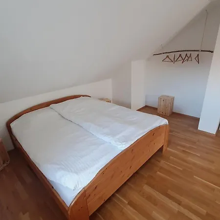 Altbau Dachgeschosswohnung Mitten In Graz
