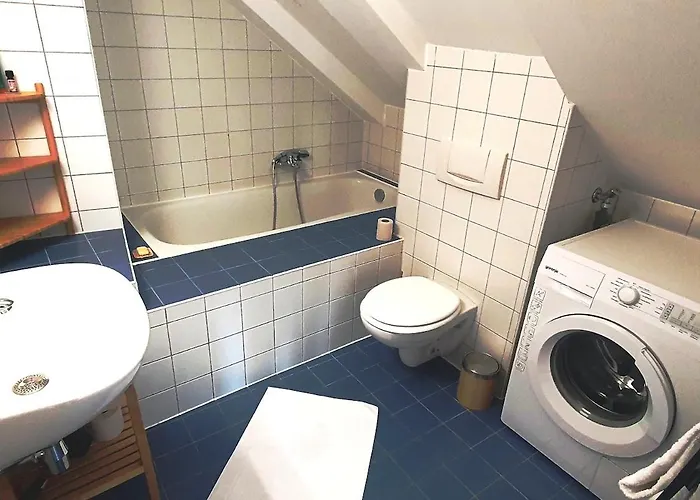 Altbau Dachgeschosswohnung Mitten In *