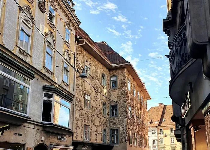 Altbau Dachgeschosswohnung Mitten In Graz