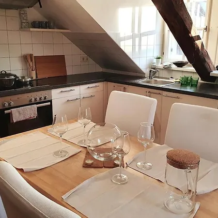 Altbau Dachgeschosswohnung Mitten In *