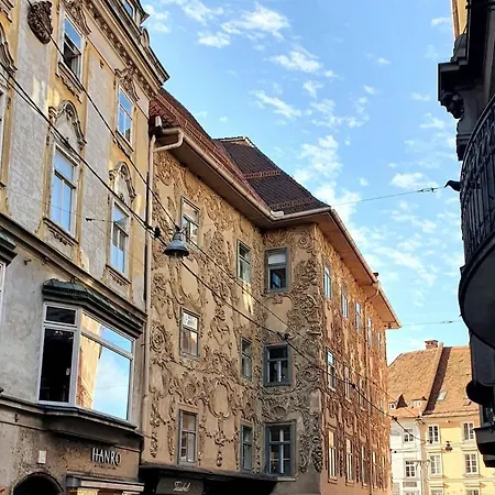 Altbau Dachgeschosswohnung Mitten In גראץ