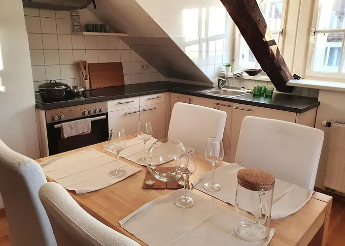 Altbau Dachgeschosswohnung Mitten In *