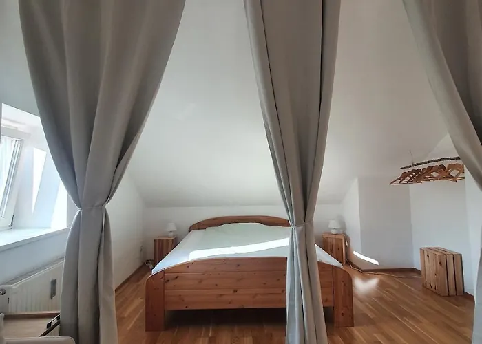 Apartamento Altbau Dachgeschosswohnung Mitten In Graz